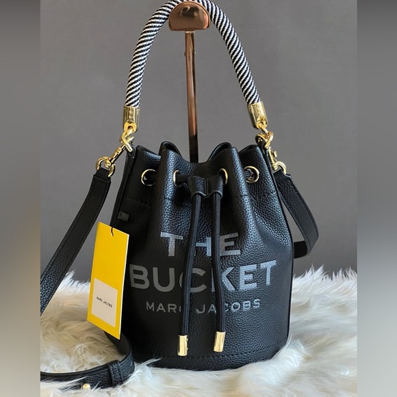 Marc Jacobs Handbags - Marc Jacobs The Leather Bucket Bag